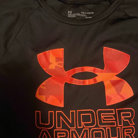 Under Armour bundle of boys shirts - Picture 2 of 5